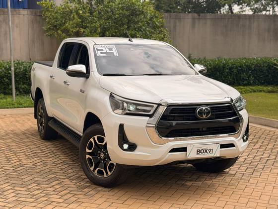 TOYOTA HILUX 2.8 D-4D TURBO DIESEL CD SRX 4X4 AUTOMÁTICO TOYOTA HILUX 2.8 D-4D TURBO DIESEL CD SRX 4X4 AUTOMÁTICO